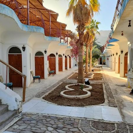 Sebaii Camp السباعى كامب شاطئ الترابين بجوار ويت بالس Hostel Nuweiba Luaran gambar