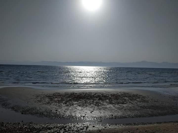 Sebaii Camp السباعى كامب شاطئ الترابين بجوار ويت بالس Hostel Nuweiba Luaran gambar