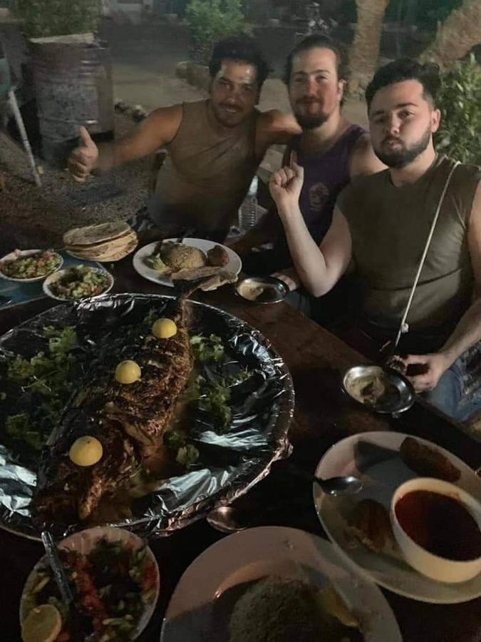 Sebaii Camp السباعى كامب شاطئ الترابين بجوار ويت بالس Hostel Nuweiba Luaran gambar