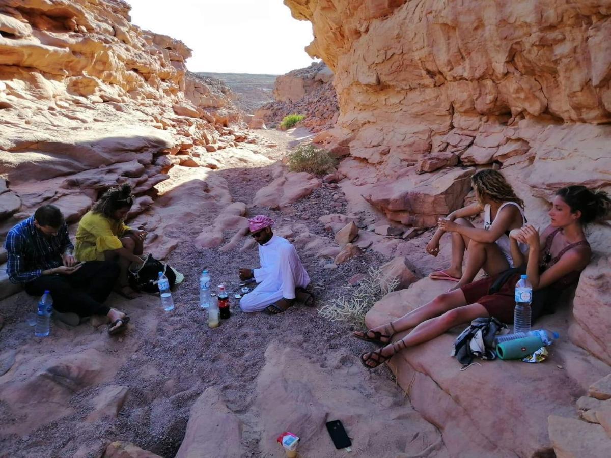 Sebaii Camp السباعى كامب شاطئ الترابين بجوار ويت بالس Hostel Nuweiba Luaran gambar