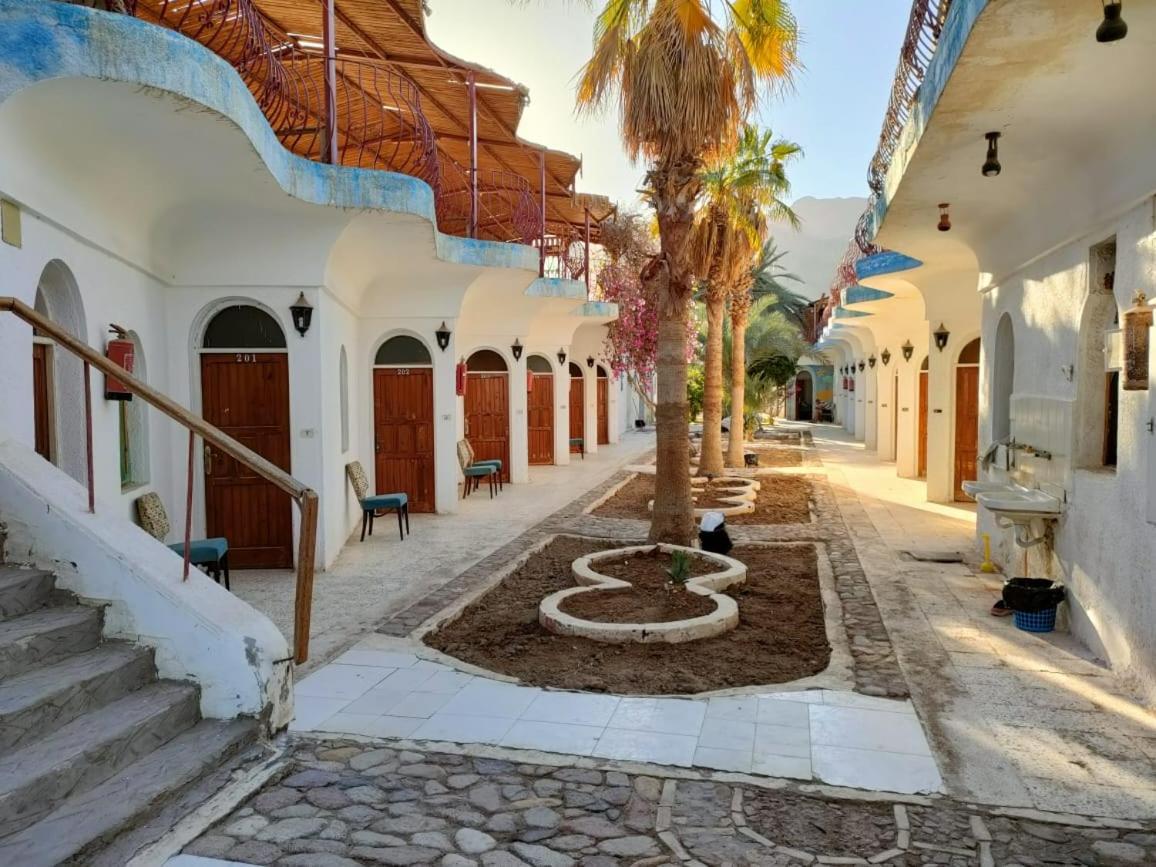 Sebaii Camp السباعى كامب شاطئ الترابين بجوار ويت بالس Hostel Nuweiba Luaran gambar