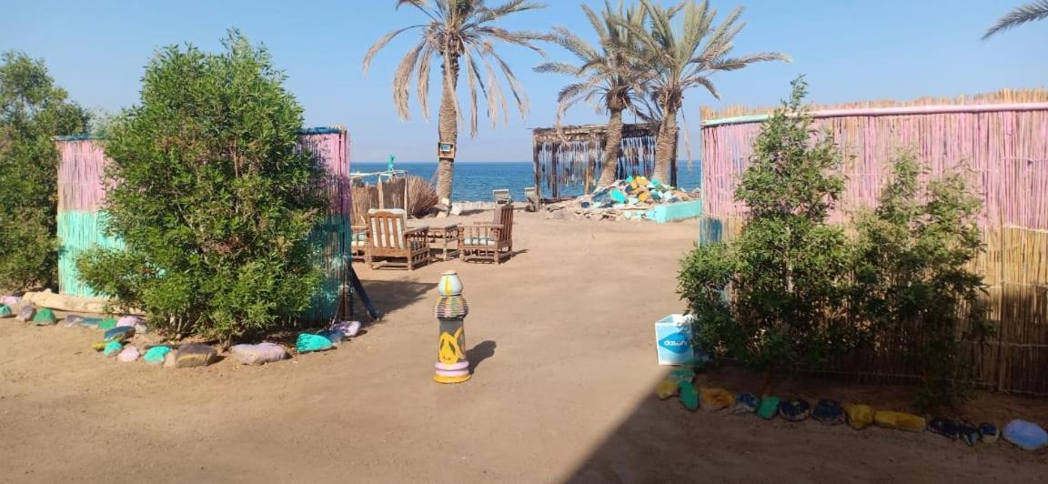 Sebaii Camp السباعى كامب شاطئ الترابين بجوار ويت بالس Hostel Nuweiba Luaran gambar